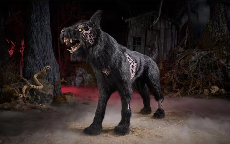 *NEW* Home Depot Accents Holiday 5.5 ft. Animated LED Fear Valley Wolf