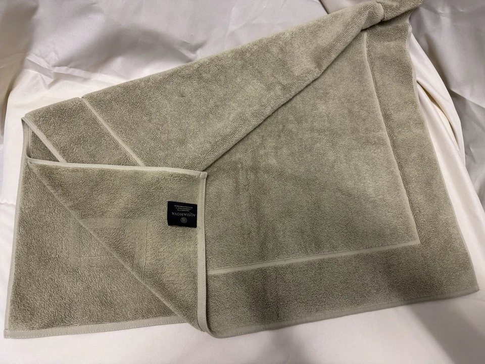 AQUANOVA 70x120 neu Ochre oliv Badeteppich Topaz Badematte Duschvorleger