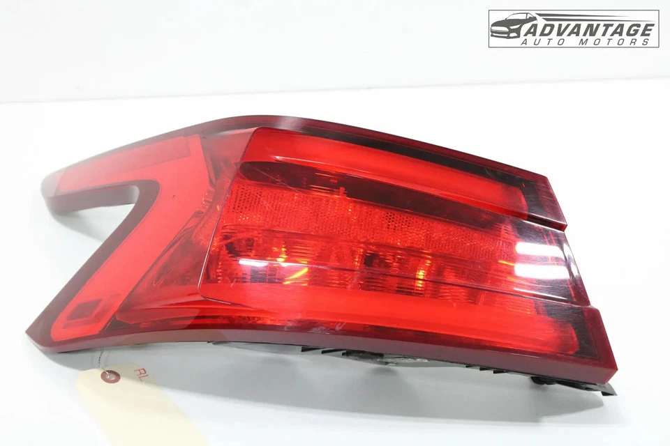 Nissan Máxima 2016-2018 cuarto trasero izquierdo exterior luz trasera OEM Foto 3 de 4