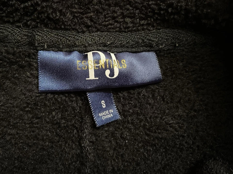 Pijama feminino aconchegante de lã com zíper e capuz Black Cat One Piece tamanho P PJ Essentials - Imagem 4 de 4