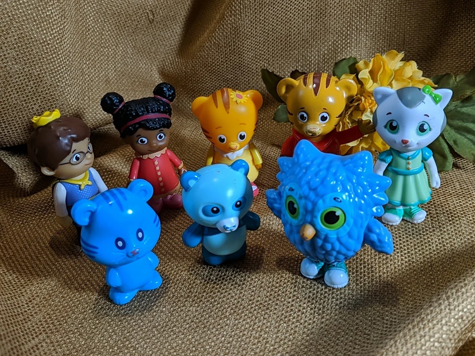 8 figuras de juego de niños del barrio de Daniel Tigres colección decoraciones de pasteles etc. Foto 4 de 4