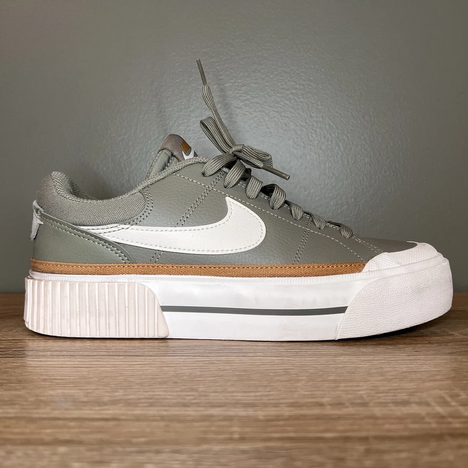 Zapatos para mujer Nike Court Legacy Lift talla 8 claro ejército lino oscuro estuco vela Foto 3 de 4