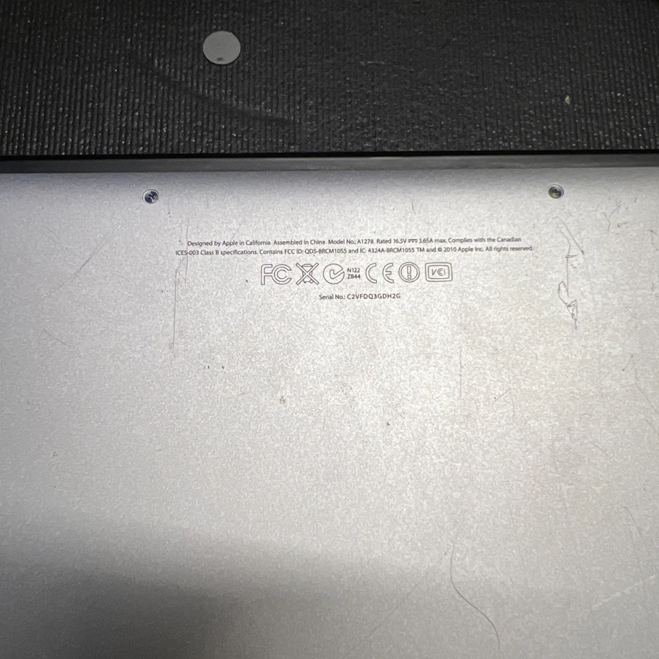 Macbook Pro 13" (early 2011) Bundle with Magsafe charger - No OS - Image 4 of 4