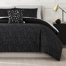Queen 8-Piece Black Leopard Comforter Set - Stylish  Cozy Bedding