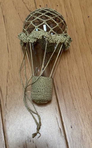 ANTIQUE TIPPED EDISON LIGHT BULB CROCHET FOLK ART HOT AIR BALLOON ORNAMENT B
