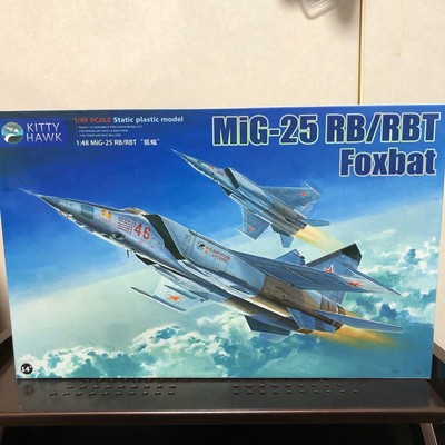 440 unmontiert 1/48 Kitty Hawk MiG-25 RB/RBS Foxbat Kunststoff el Flugzeug