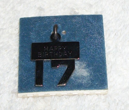 VINTAGE~WELLS~HAPPY BIRTHDAY 17 Seventeen ~STERLING SILVER Bracelet CHARM carded