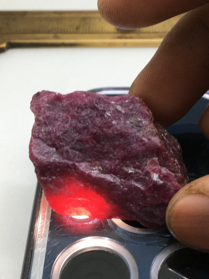 128.35 carat natural raw ruby rough red pink color healing chakra good stone - Image 4 of 4