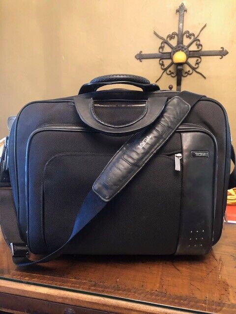 Tumi Black Travel Breifcase w/ Leather Trim Laptop Carrier Carry On UNISEX Najnowsze oferty