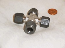 Parker® Union CROSS 3/8 compression X 4 connections 316 Stainless Steel 3/8" TEE