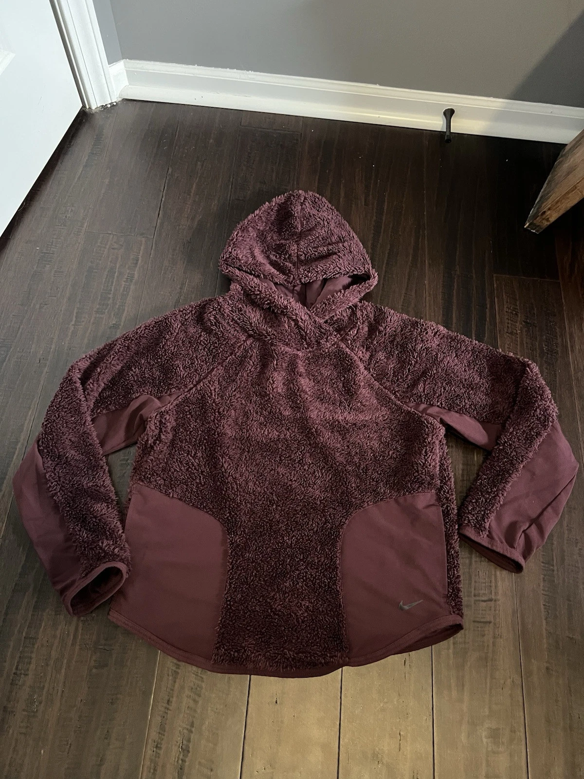Nike Womens Size S Sherpa Therma Fleece Training Hoodie AR7404-652 Purple Maroon