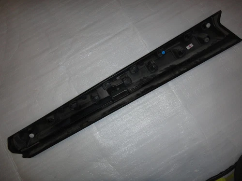 2023-2024 Nissan Ariya Right Front Door Moulding 808705MR5A OEM Used