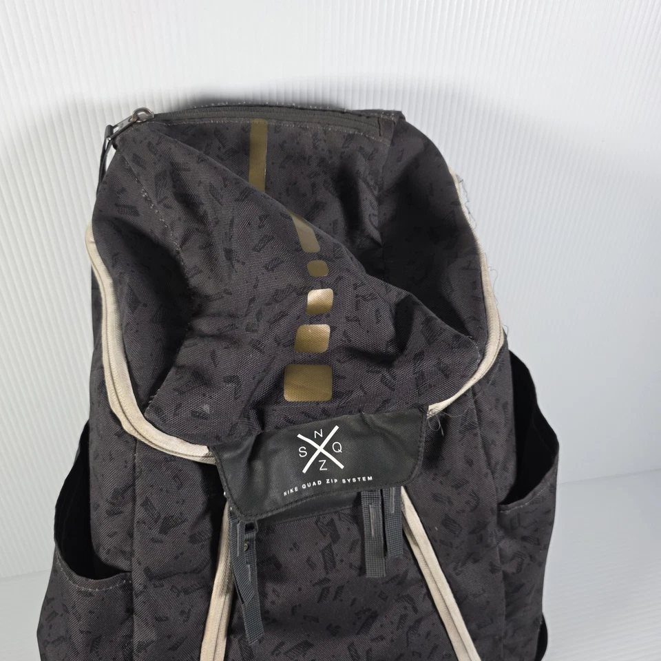 Mochila Nike Elite Sistema de Cremallera Cuádruple Negra/Dorada - Baloncesto, Voleibol, Fútbol Foto 3 de 4