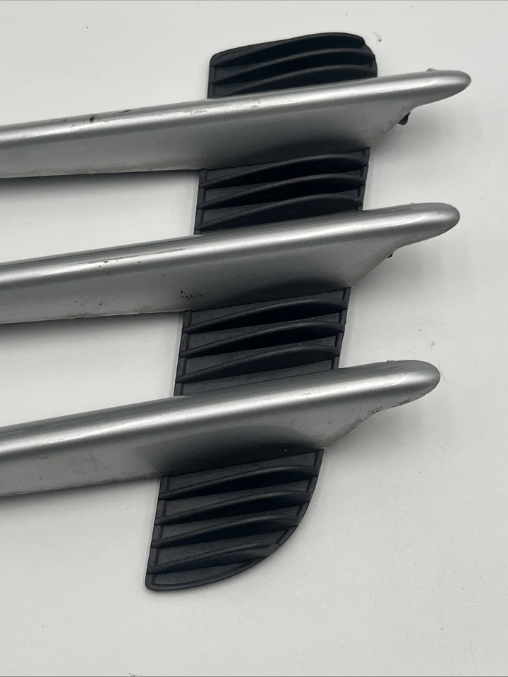 Chrysler Crossfire 2004-2008 guardabarros delantero derecho parrilla moldura 1938810211 OEM Foto 2 de 4