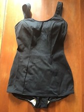 1950s Women  s Swimsuit
