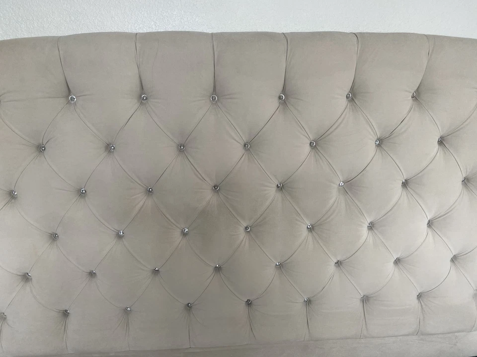 California Kin Bed Frame Upholstered Bed Headboard Velvet Tufted Deep Button - Image 4 of 4