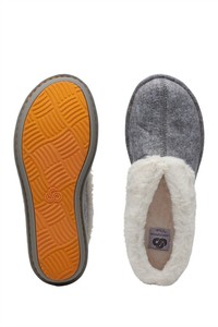 clarks step flow low slipper