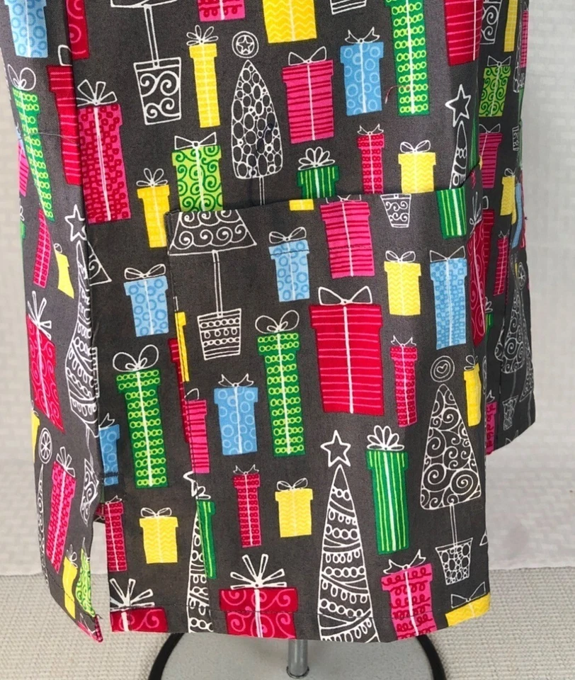 Tafford Uniforms Women Scrub Top Size M Christmas Presents Trees Pockets Holiday - Image 4 of 4