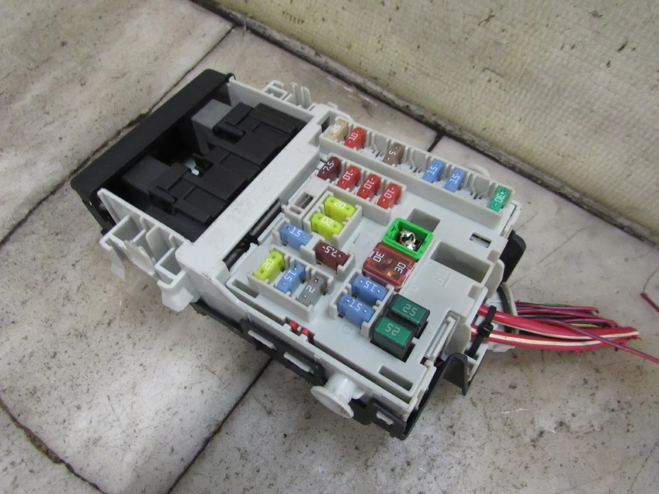 Buick Lacrosse 2016 cabina caja de fusibles 13222786 Foto 3 de 3