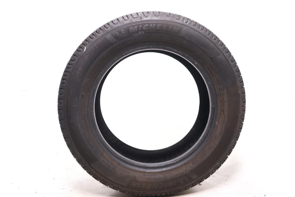 Juego de 2 Michelin Defender 2 - 95H - 9-10/32 usados 205/65R16 sin reparaciones Foto 4 de 4