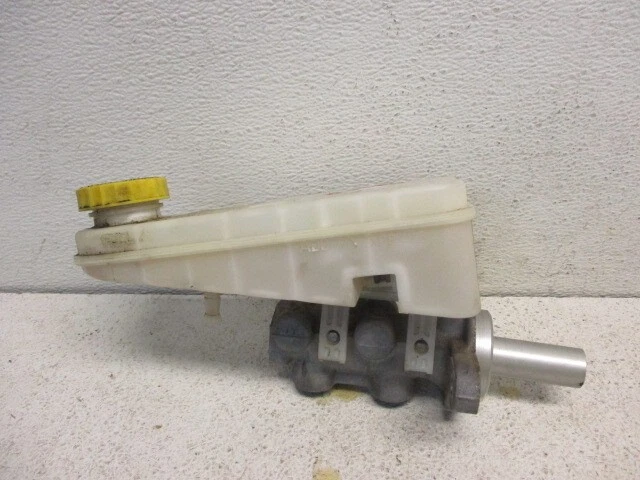 Dodge Avenger 2008-2009 cilindro maestro de freno OEM LKQ Foto 2 de 4