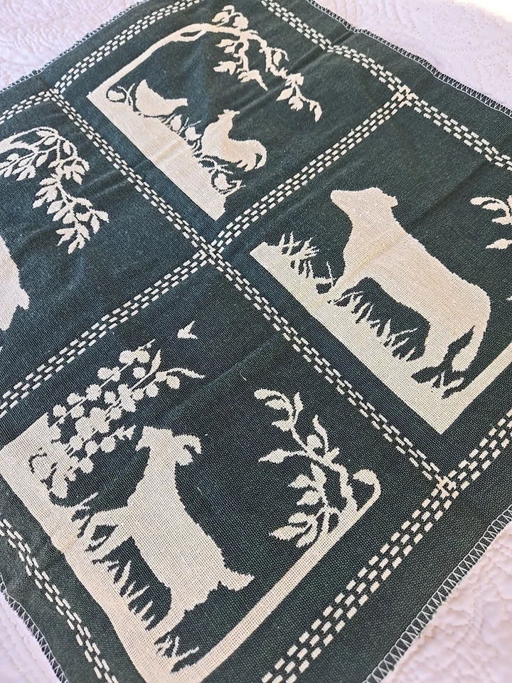 BARNYARD TOILE 挂毯织物面板全新绿色象牙农场动物枕头 18x18 — 第 4/4 张图片