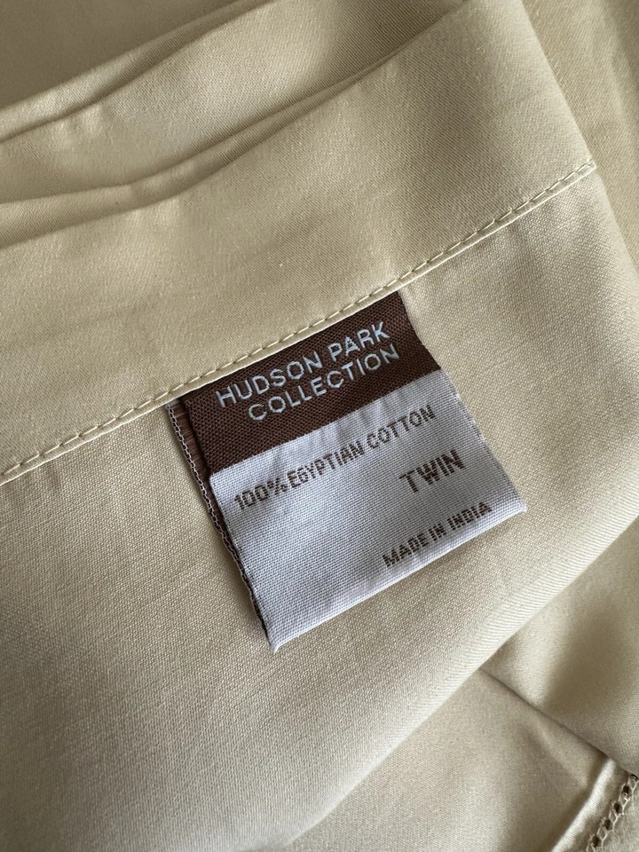 Hudson Park Collection Champagne Twin Flat Sheet 100% Egyptian Cotton 500 TC - Image 3 of 4