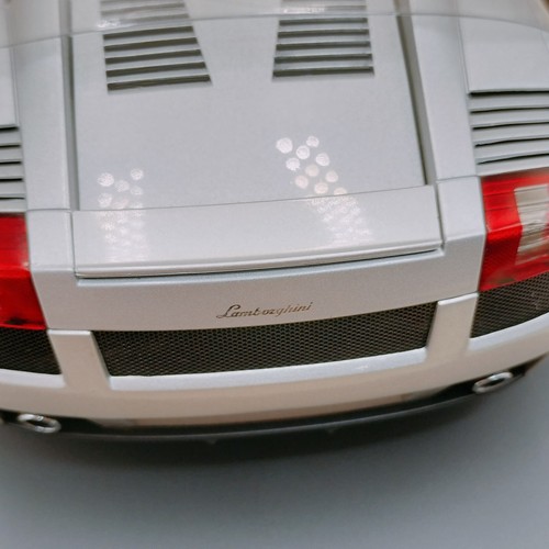 AUTOart 1/18 Lamborghini Gallardo metallic silver Performance 74574 - 第 14/21 張圖片