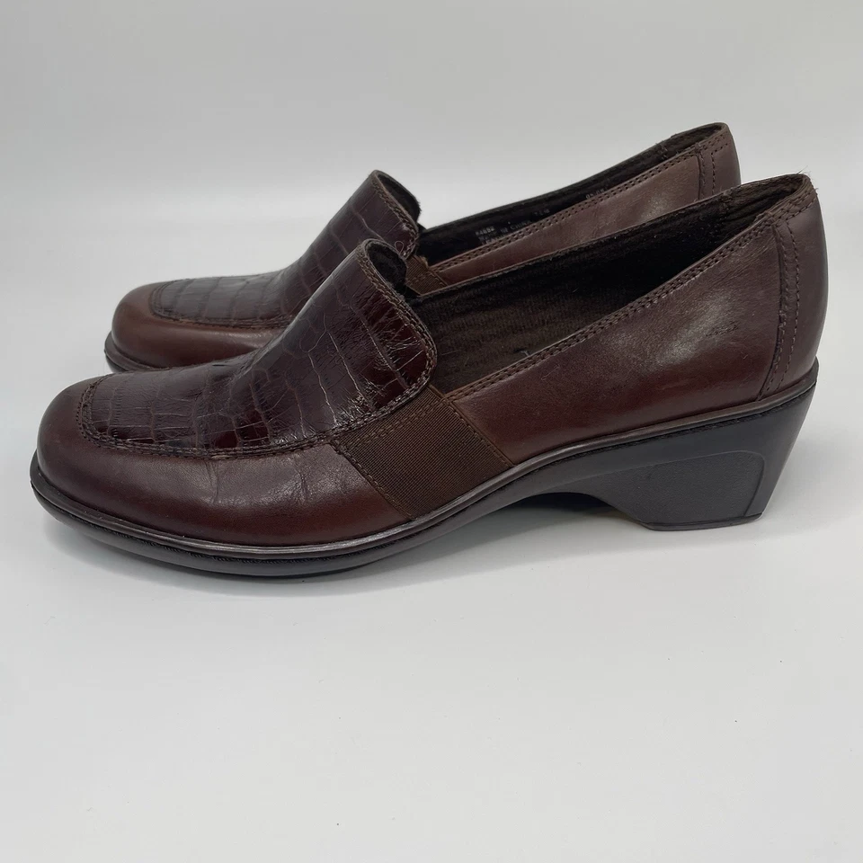 Женские туфли Clarks размер 7,5 коричневые кожаные без застежек мокасины с крокодиловым принтом - Изображение 3 из 4