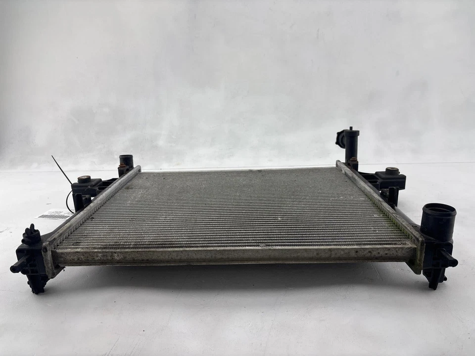 2005 - 2010 Jeep Grand Cherokee 3.7L Engine Cooling Radiator Assembly Oem - Image 2 of 4