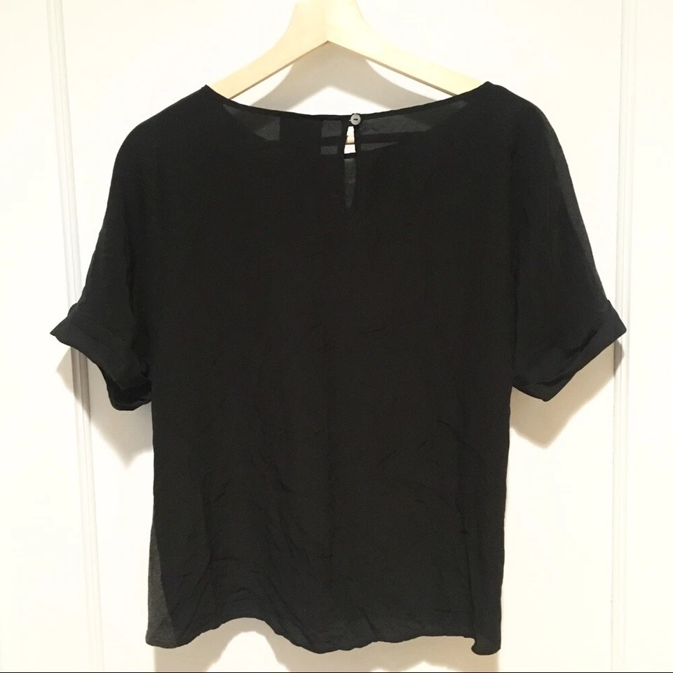 Camiseta C&C California Gris y Negro Seda Bolsillo Pequeña Foto 3 de 4