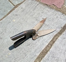 VTG Black Handle Metal Garden Shears Grass Clippers Tool Farm Decor Prop