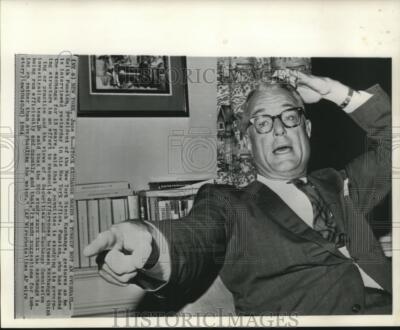 1964 Press Photo Keith Funston, Stock Exchange President, gestures at ...