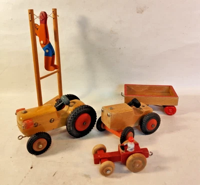 DDR Spielzeug Holzspielzeug Traktor Schlepper Ringer Anhänger Verhofa Trecker - Bild 1 von 4