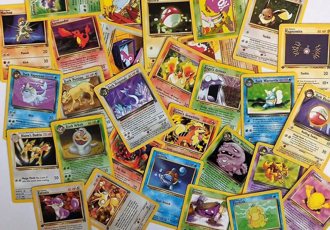 Lote de 16 Cartas de Pokémon Reverse Foil - Slightly Played em inglês