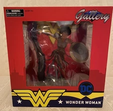 DC Comic Gallery Dark Knights: Metal PVC Diorama WONDER WOMAN Statue NIB