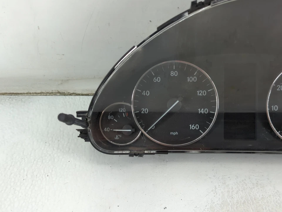 Medidores de painel de instrumentos velocímetro 2005-2006 Mercedes-benz C230 K4AG5 - Imagem 3 de 4
