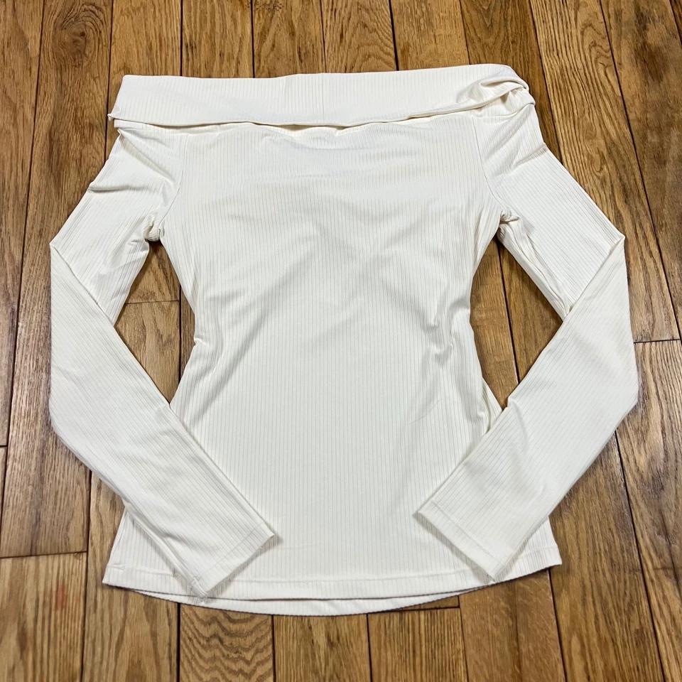 Top JUSTFAB Fuera del Hombro Cuello Retorcido Acanalado Manga Larga Crema Talla M Foto 2 de 3