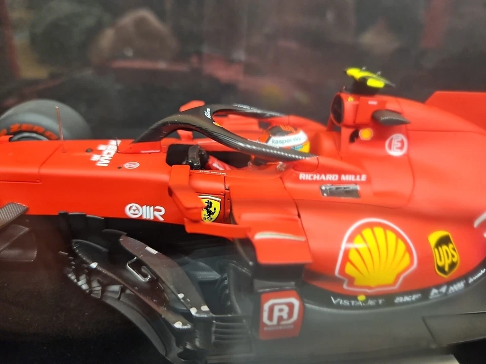 Looksmart Ferrari LS18F1036 1:18 SF21 #55 Carlos Sainz Jr Bahrain GP 2021  - Image 4 of 4