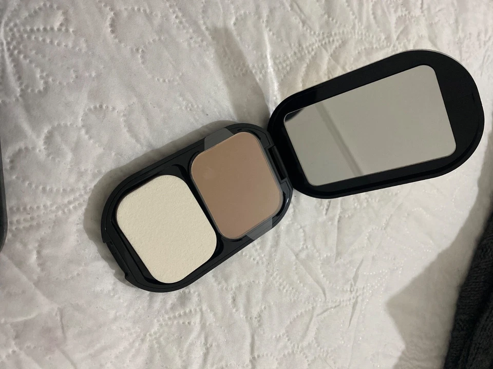 foundation make up - Image 2 of 3