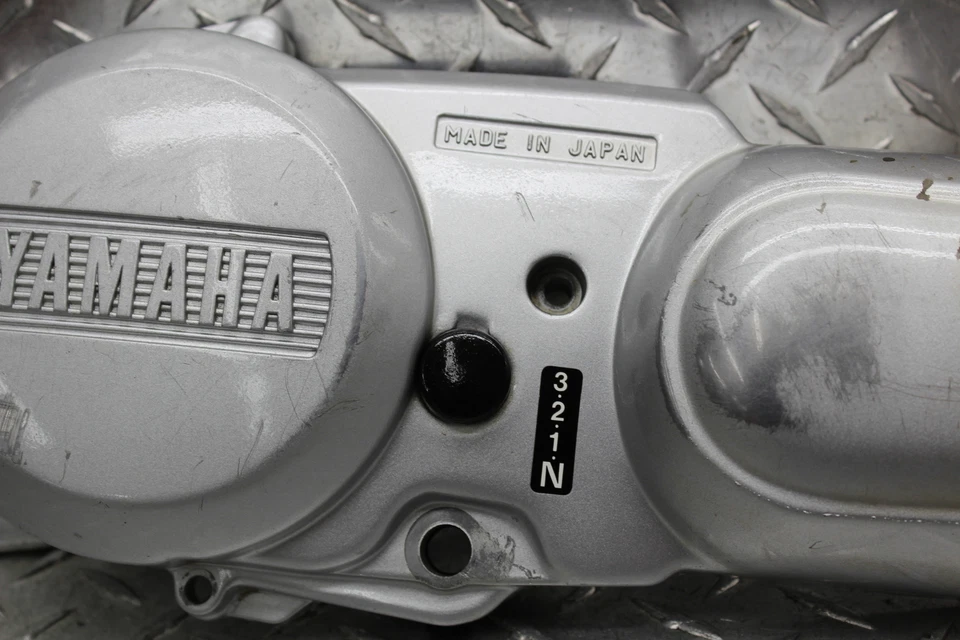 2001 YAMAHA BADGER 80 YFM80 LEFT SIDE ENGINE COVER 22F-15411-01-00 - Imagem 3 de 4