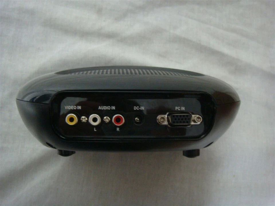 OPTOMA PLAYTIME PT105 COMPACT GAMING/MOVIE MINI PROJECTOR W HDMI IN - Image 2 of 4