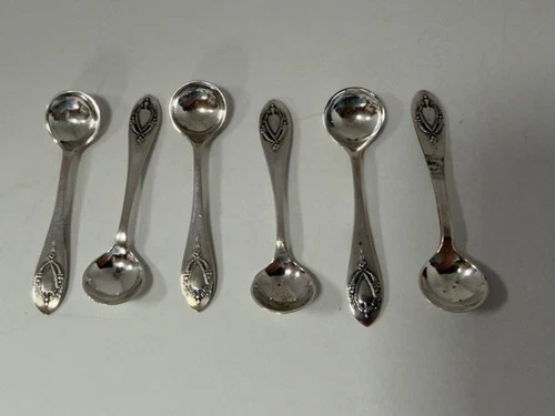 Lunt Monticello sterling silver salt spoons. Set 6. no monogram. 16 grams