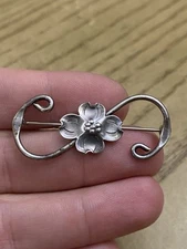 Vintage Stuart NYE Designer Signed sterling silver 925 Dogwood brooch pin