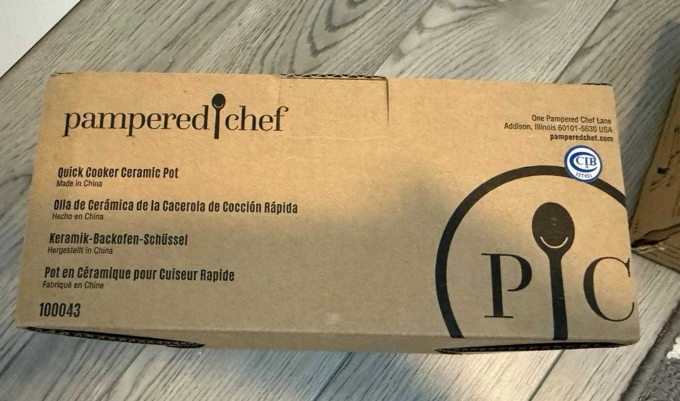 Pampered Chef Ceramic Pot With Vented Silicone Lid #100042 With Wire Rack