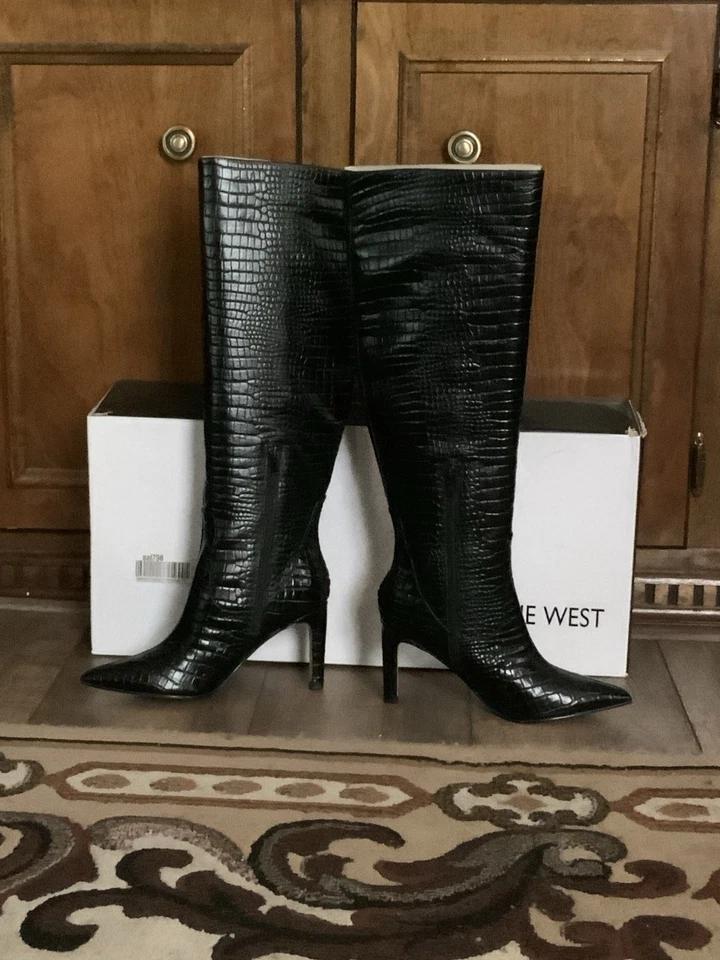 Nine West | Negro alto | Estampado de cocodrilo | Botas de cuero Foto 3 de 3