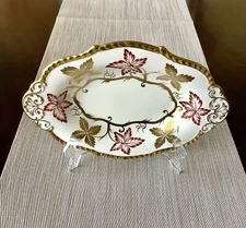 VINTAGE WEDGWOOD ROYAL CHELSEA ENGLAND GOLD SAUCE BOAT STAND - HAND DECORATED