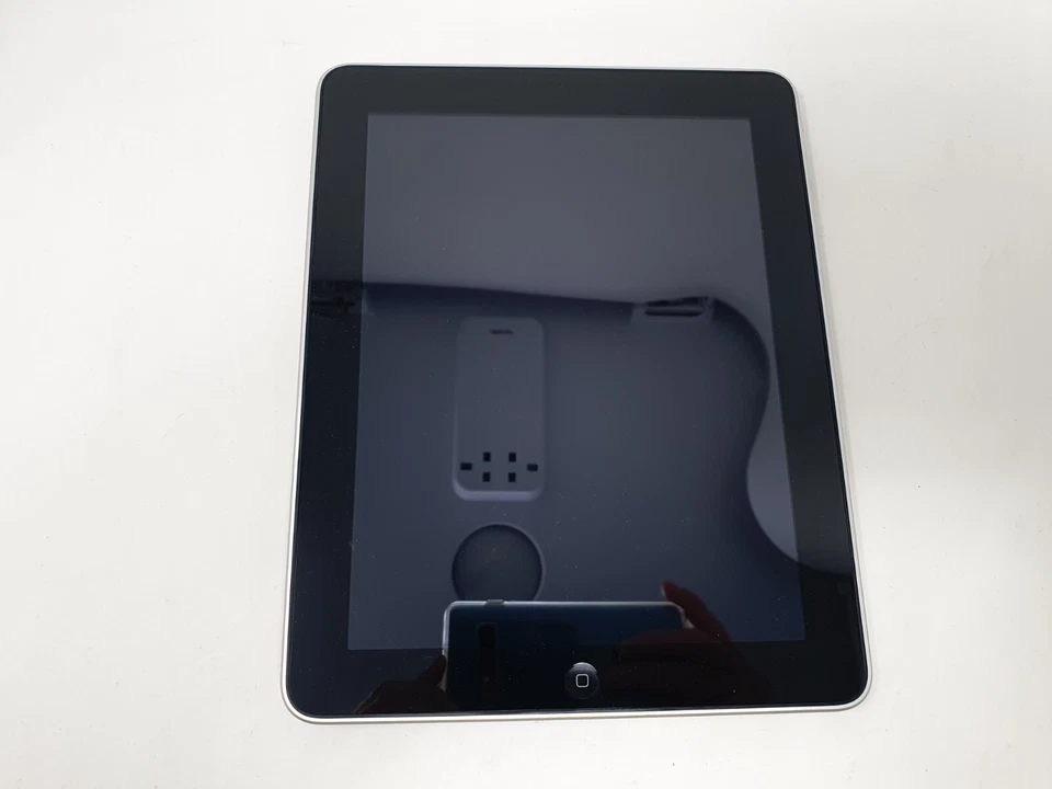 Apple iPad 1st Gen A1219 64GB Wi-Fi Silver (Faulty ) - Image 4 of 4