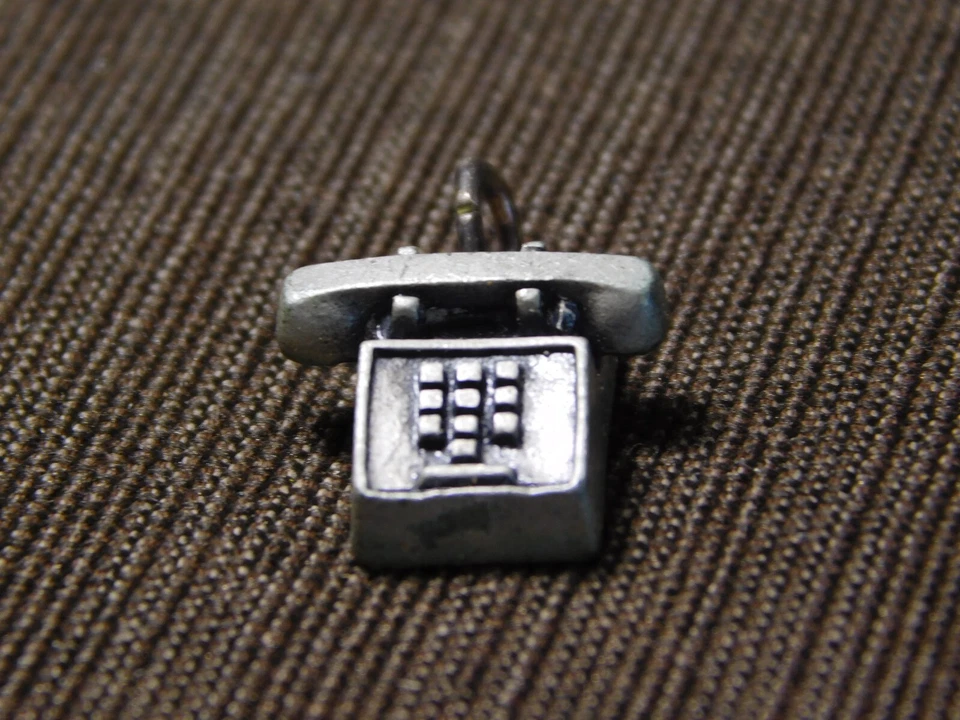 VINTAGE  STERLING SILVER MINI TELEPHONE CHARM - Image 4 of 4