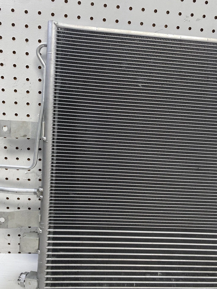 Dodge Ram 1500 2500 3500 2010 2013 condensador de CA Foto 4 de 4